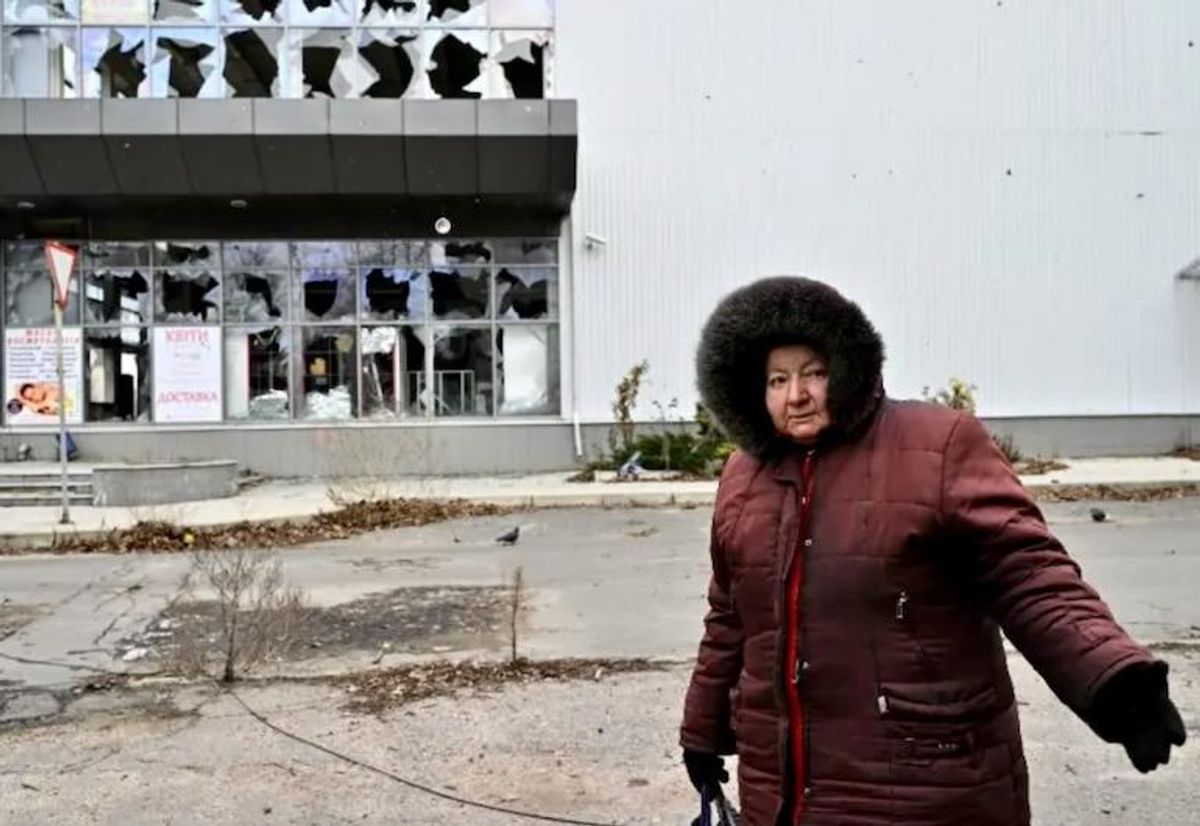 Deadly Russian shelling cuts off Kherson power