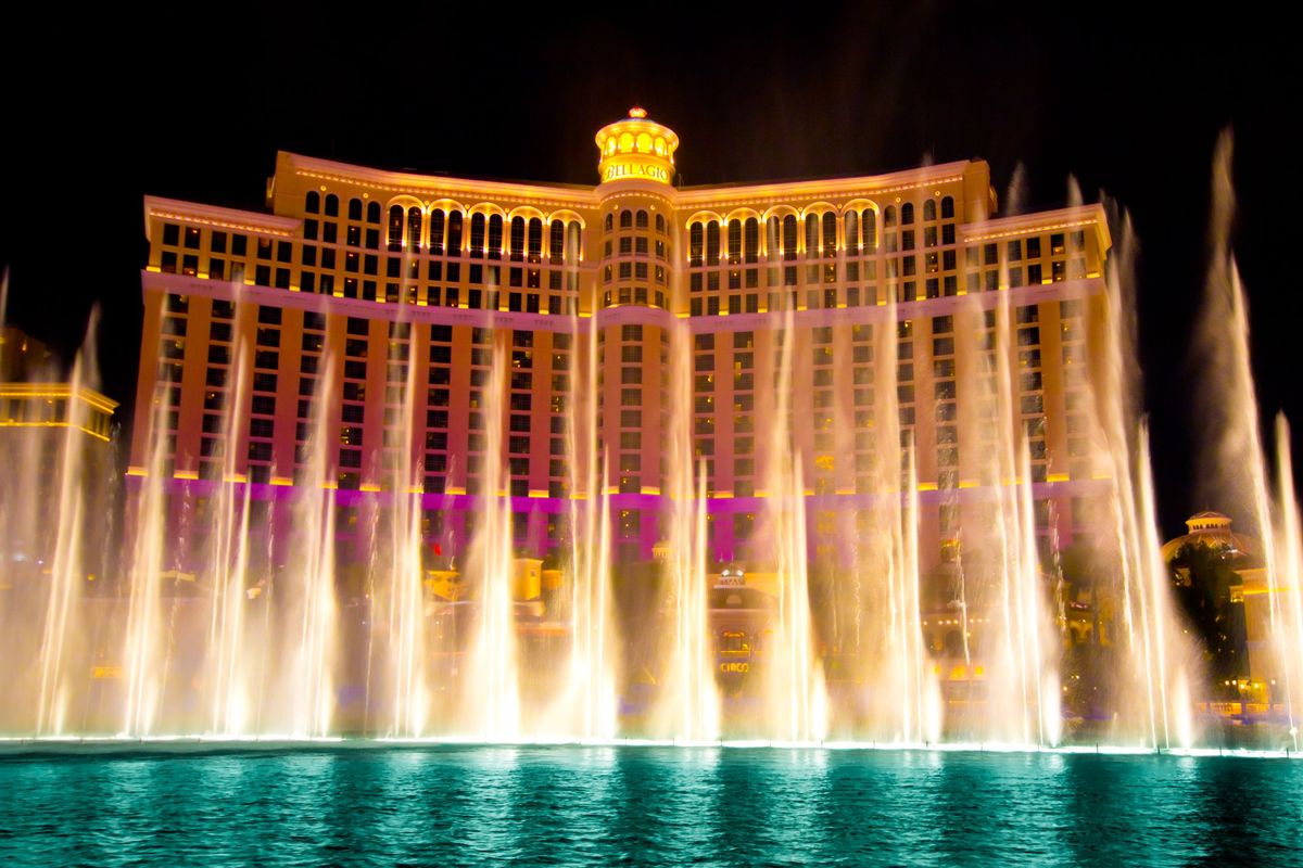 Massive manhunt after gunman kills 2 near Las Vegas' Bellagio Fountains