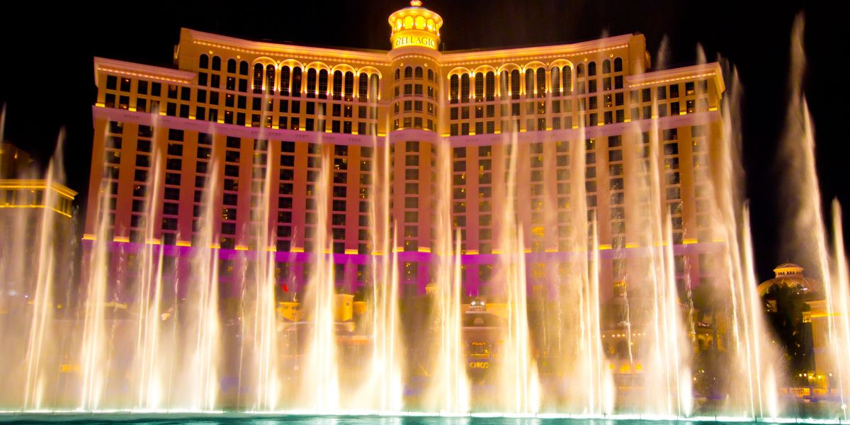 Massive manhunt after gunman kills 2 near Las Vegas' Bellagio Fountains
