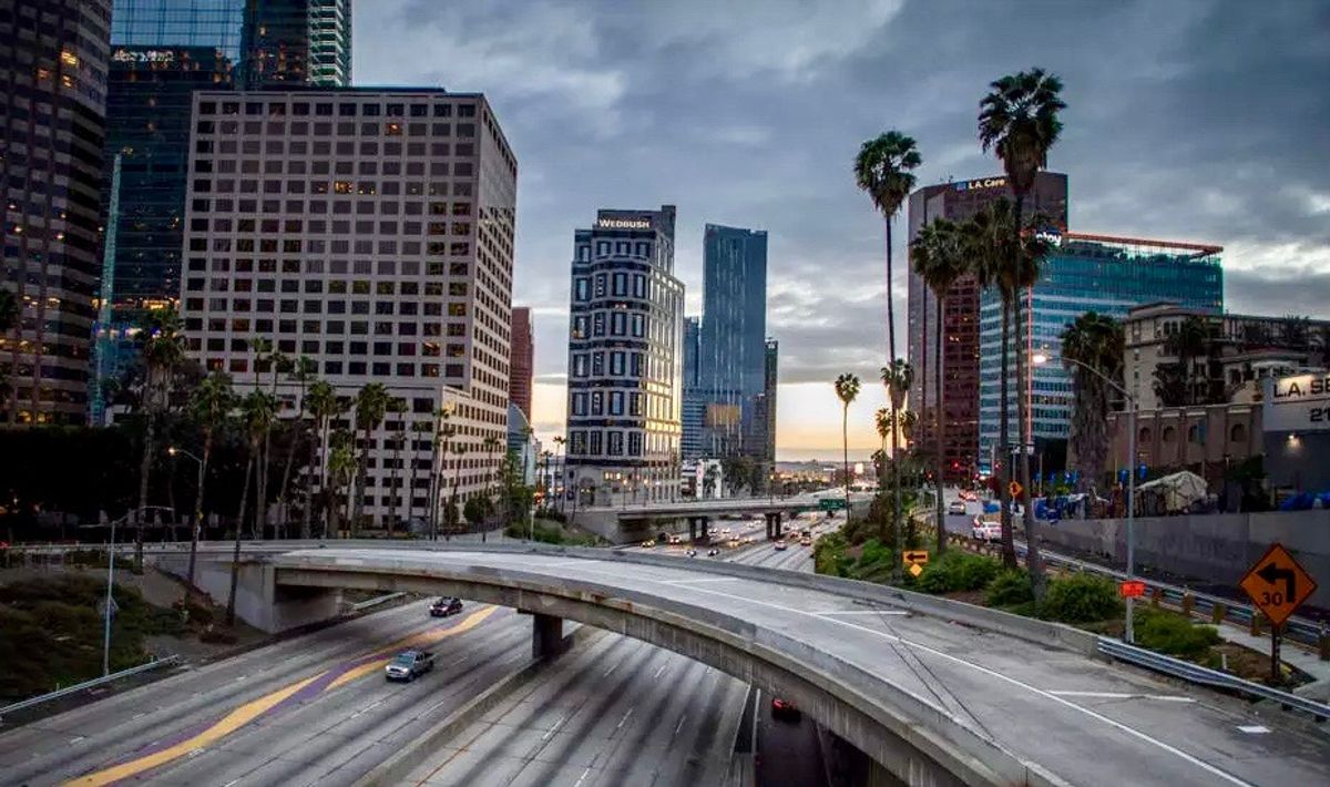 Bus hijacking leaves one dead in Los Angeles