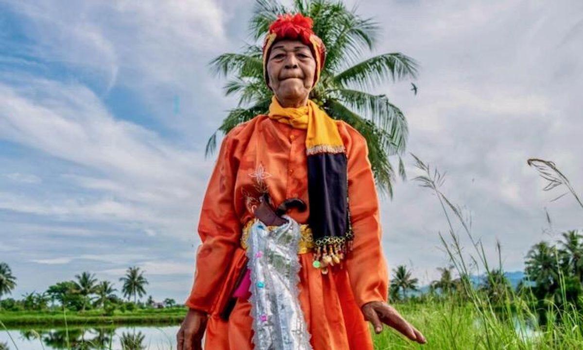 Indonesia's 'all-gendered' priests on verge of extinction