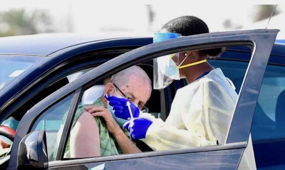 Los Angeles forced to suspend vaccine centers over dire shortage