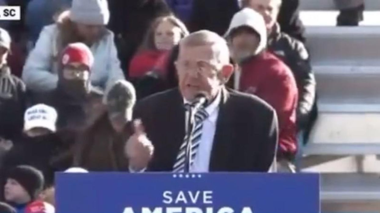 WATCH: Coach Lou Holtz praises Trump's honesty and trustworthiness at South Carolina MAGA rally