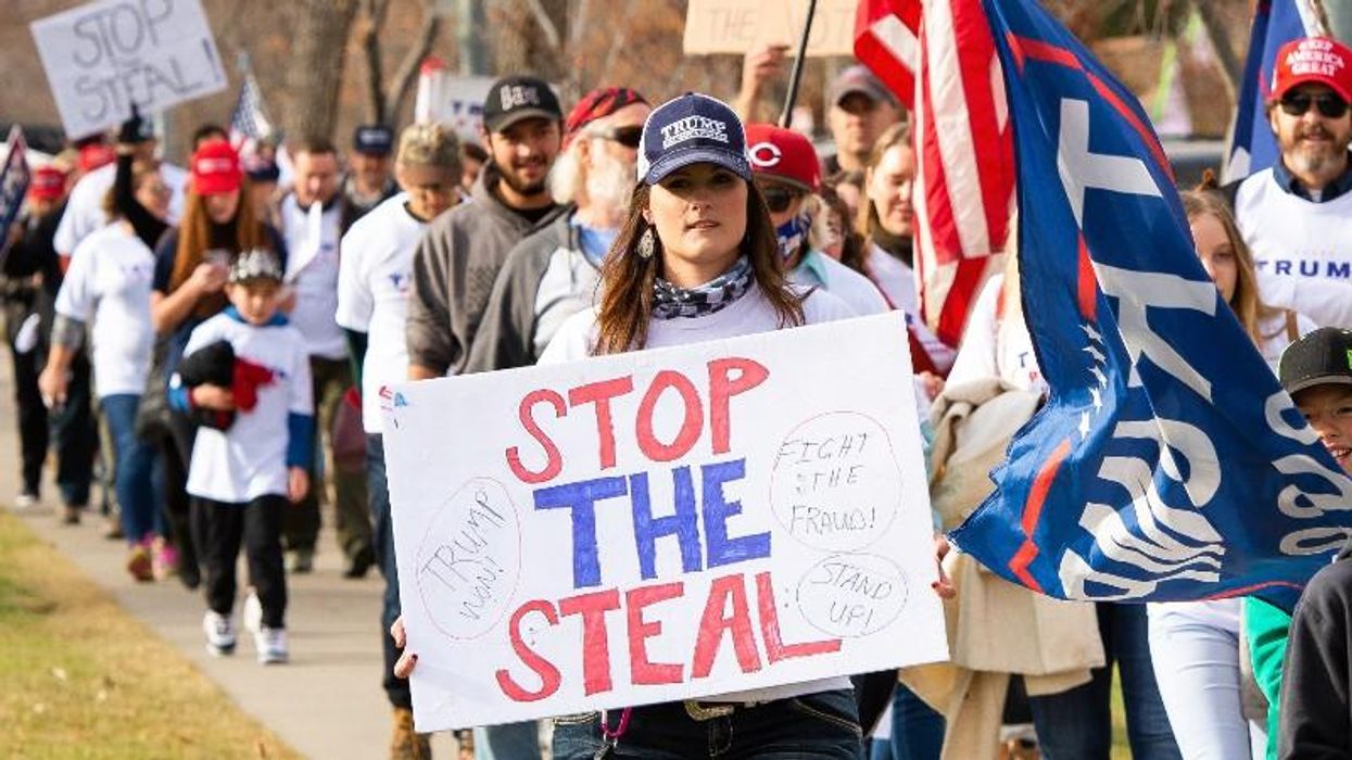 'One swindle after another': Columnist mocks MAGA fans for buying up Truth Social stock