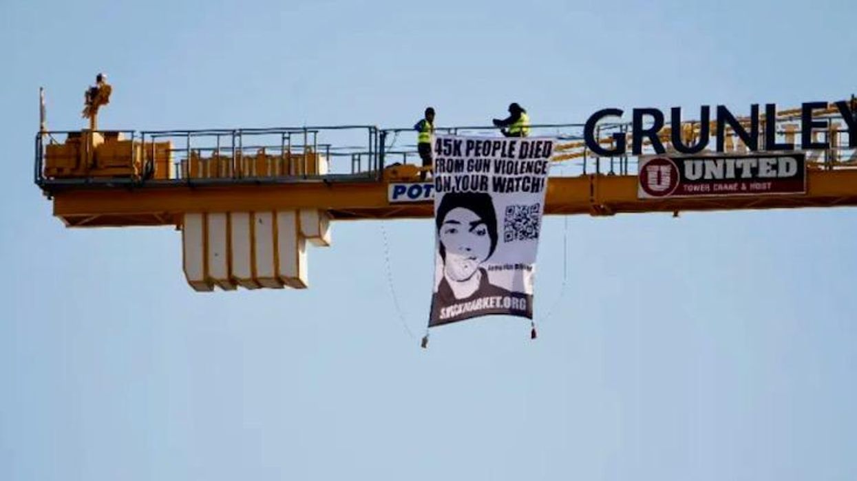 Dad of Parkland victim climbs crane near White House in gun control protest