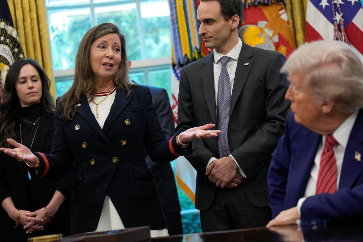 ‘He is not in charge’: Trump mocked for asking what’s in his executive orders