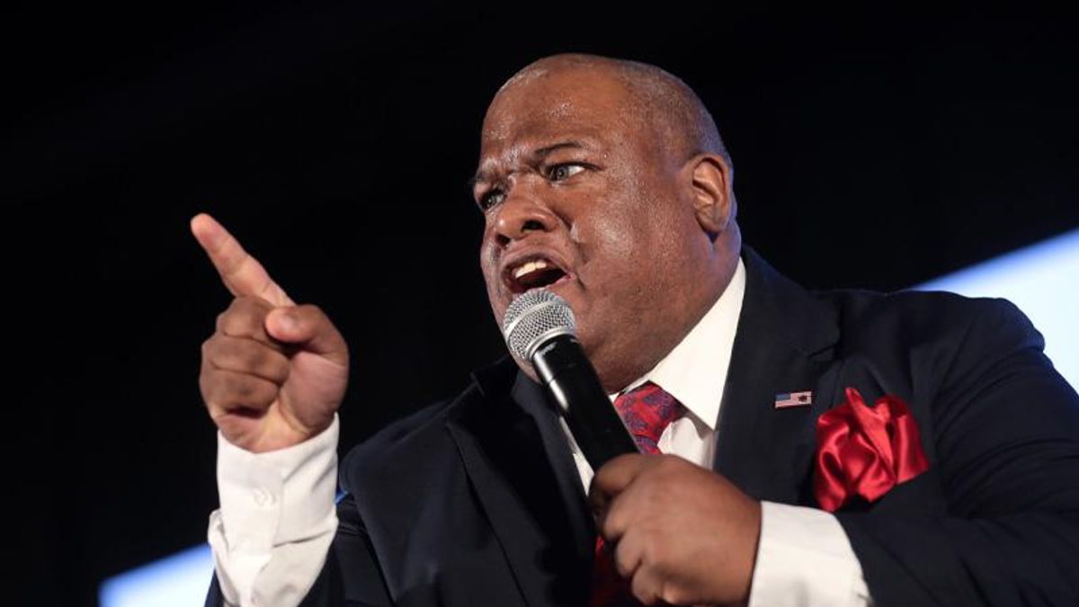 'Should be in chains!' Hate-spitting MAGA pastor mangles names of 'traitor' congresswomen