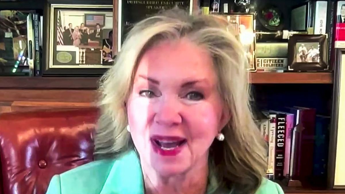 'Apologize for the language': Fox News host reads profane slam on Elon to Marsha Blackburn