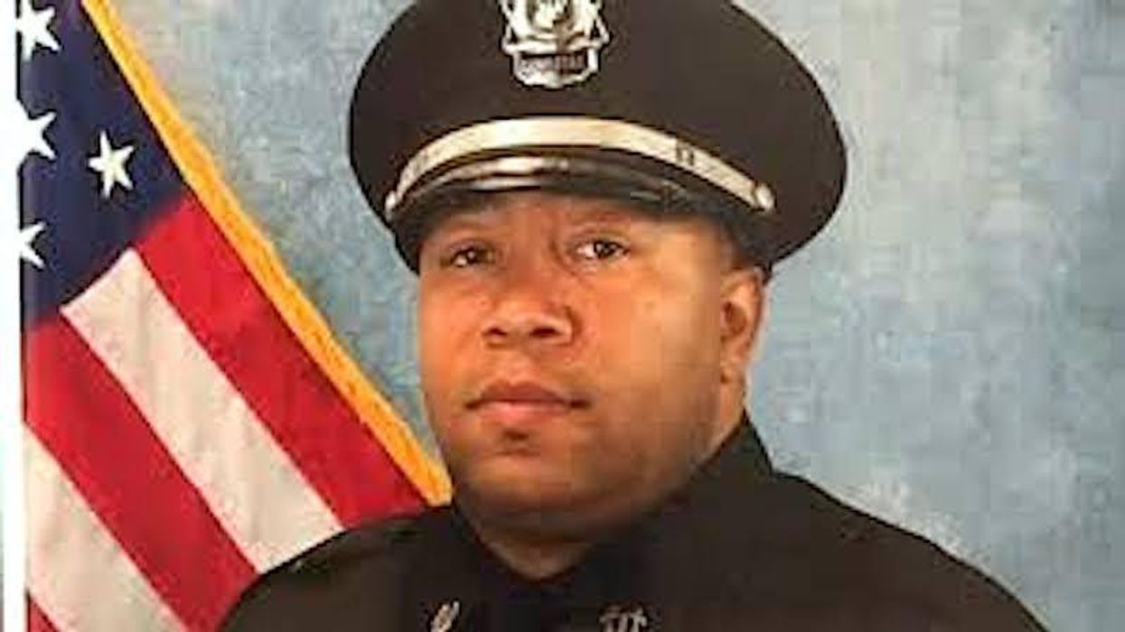 Anti-masker murders police officer who was escorting him away from basketball game