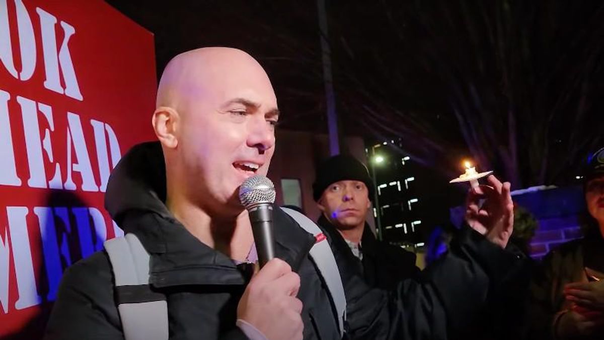 Candlelight vigil for jailed Capitol rioter flops — with more reporters than Trump fans