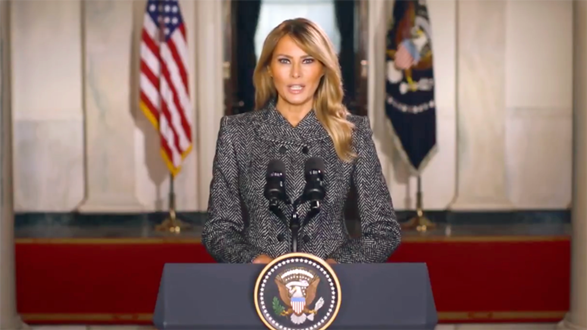 Melania Trump made an underling write her own thank-you notes for White House residence staff: report