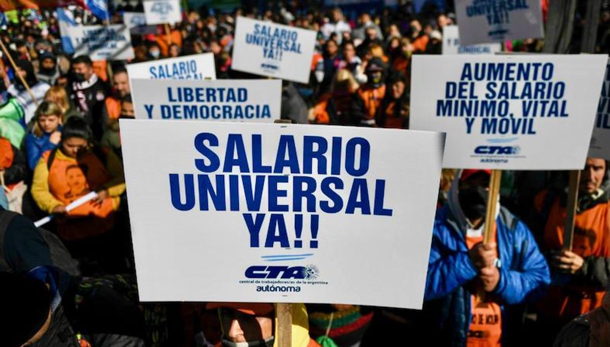 Argentine protesters demand universal living wage