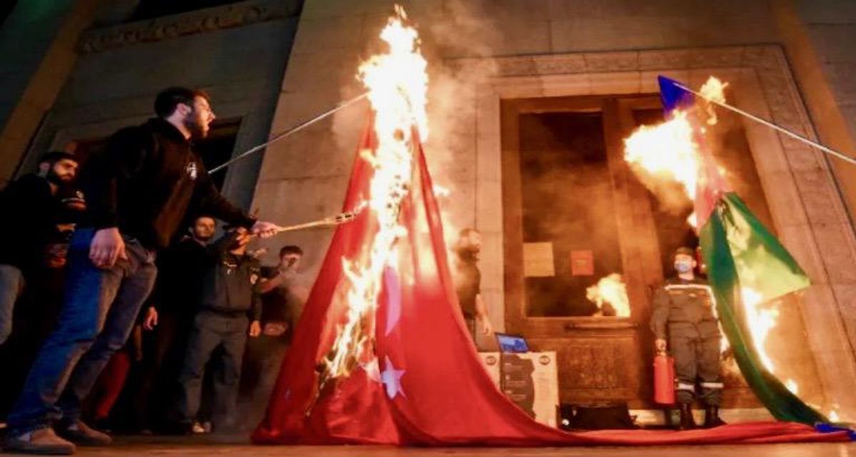 10,000 Armenians march for Ottoman massacre anniversary