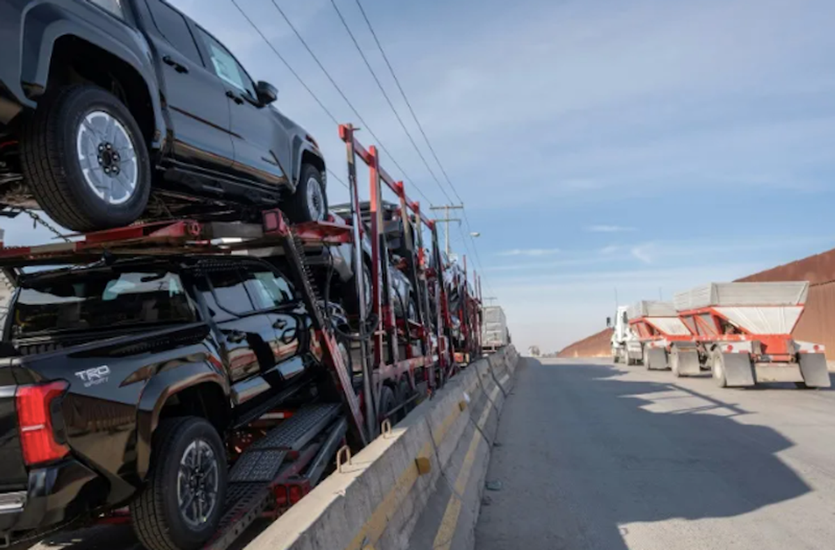 Mexican farmers, auto-parts makers urge dialogue with U.S.