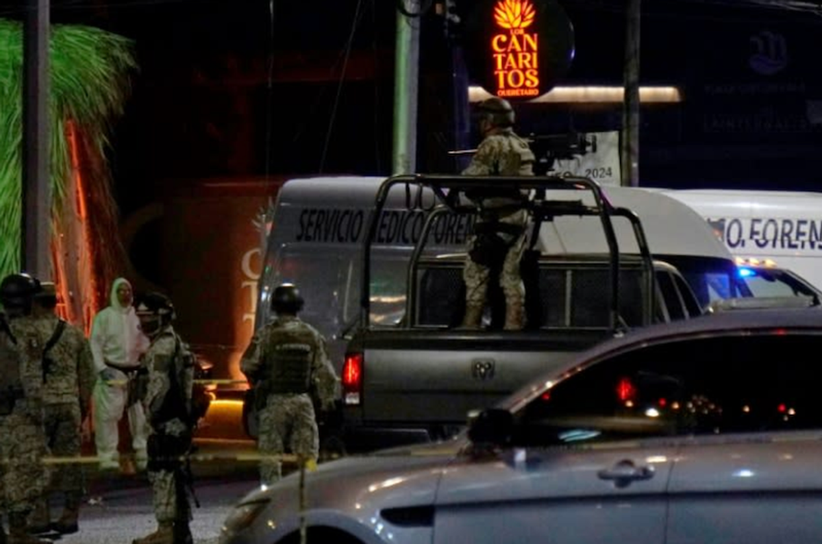 Gunmen kill 10 in central Mexico bar attack