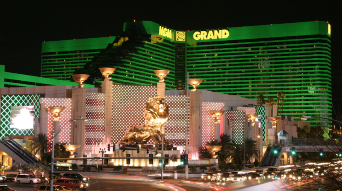 Report calls out MGM, Caesars CEOs for ‘excess’ pay