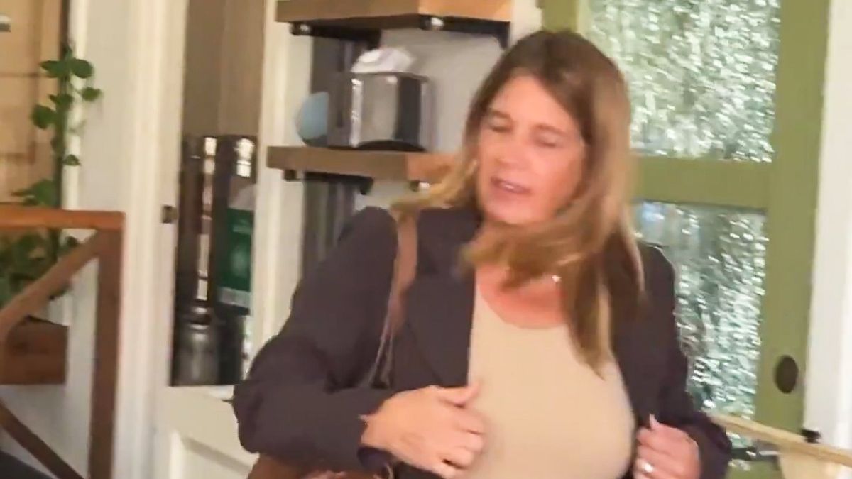 GOP candidate flees when asked to autograph tweet she wrote calling for Obama to be killed