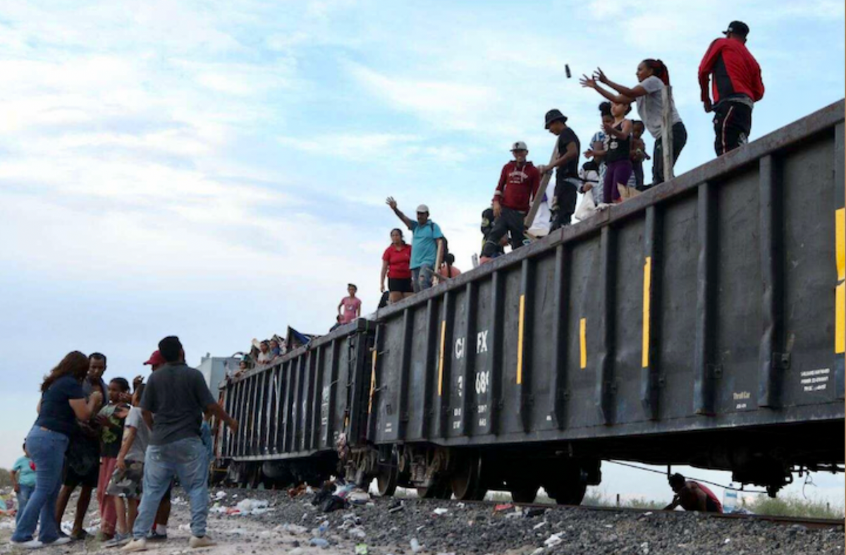 Stopped train left hundreds of migrants stranded in Mexican desert