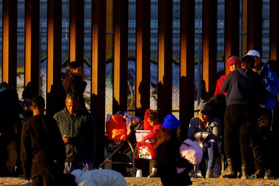 Texas Governor Abbott endangered lives with Christmas Eve migrant drop -White House