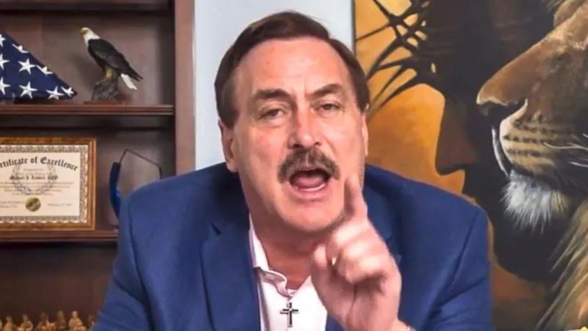 Mike Lindell gives Supreme Court choice to 'pull down' or 'do a new election' in Thanksgiving lawsuit
