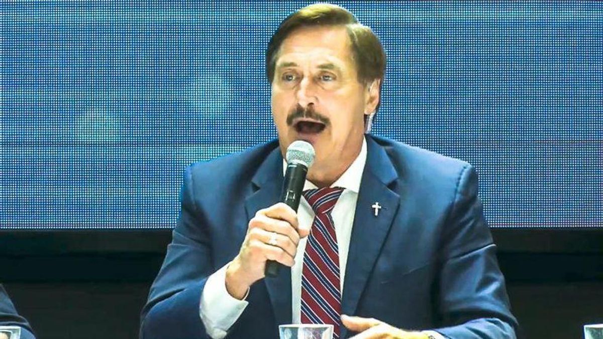 WATCH: Mike Lindell and Michael Flynn sing national anthem with jailed Capitol rioters