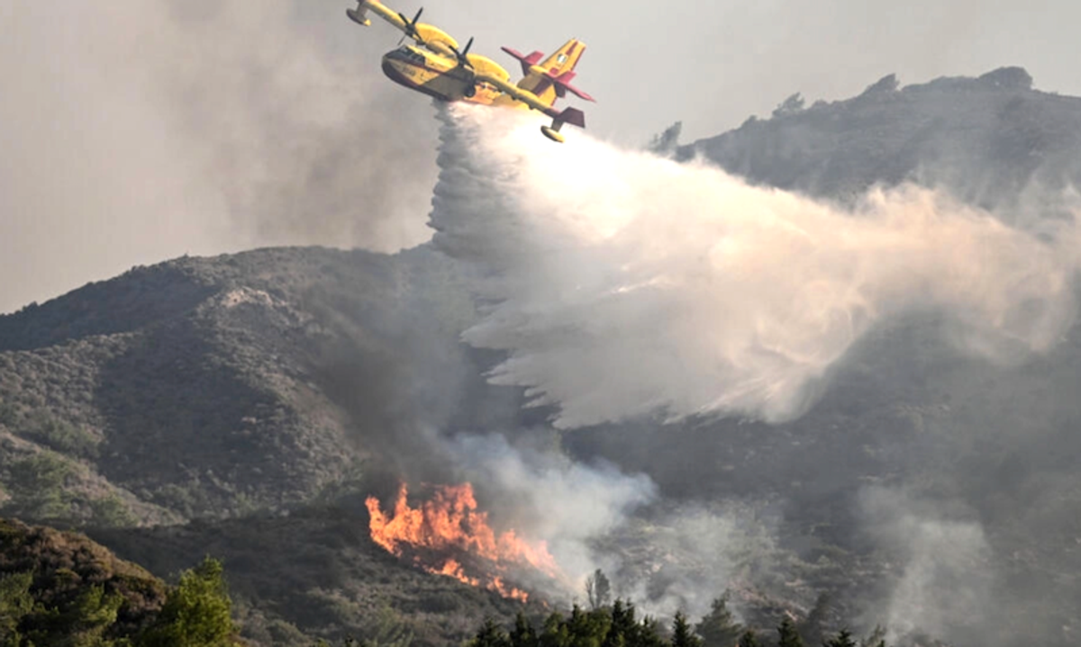 Firefighting plane pilots die in Greece crash as wildfires rage