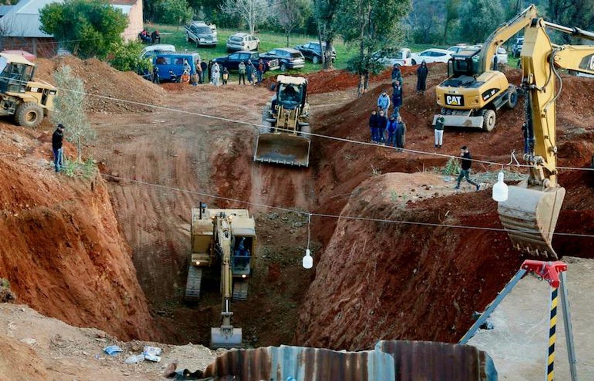 Morocco rescuers dig for five-year-old boy trapped in well