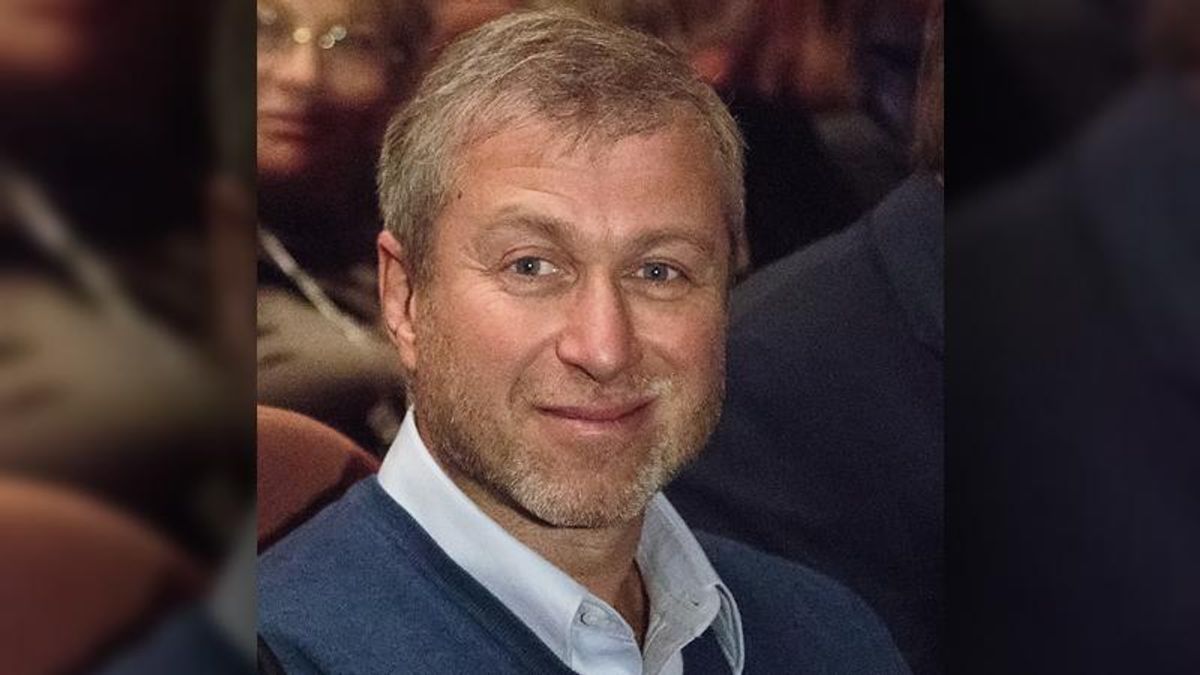 How people like Russian oligarch Roman Abramovich became billionaires controlled by Putin
