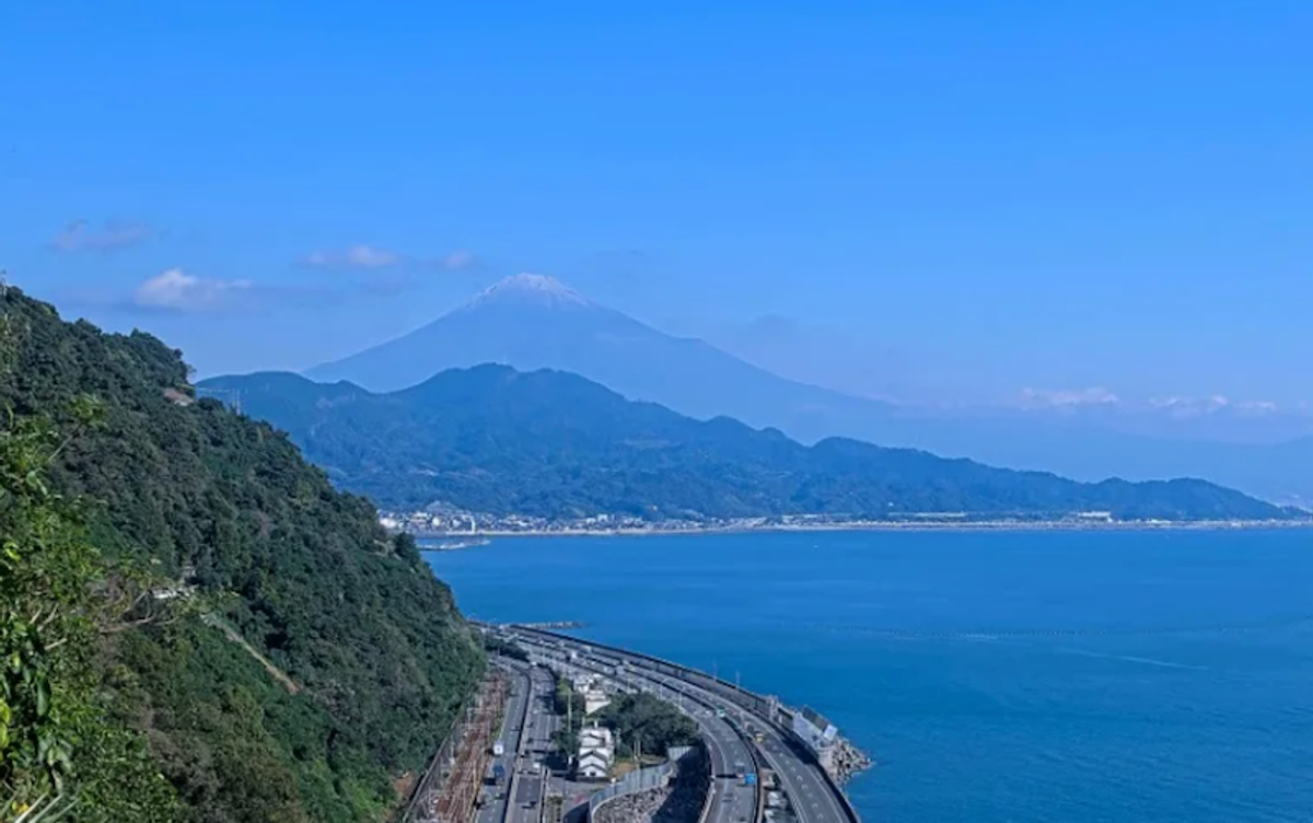 Snow seen on Mount Fuji after record absence