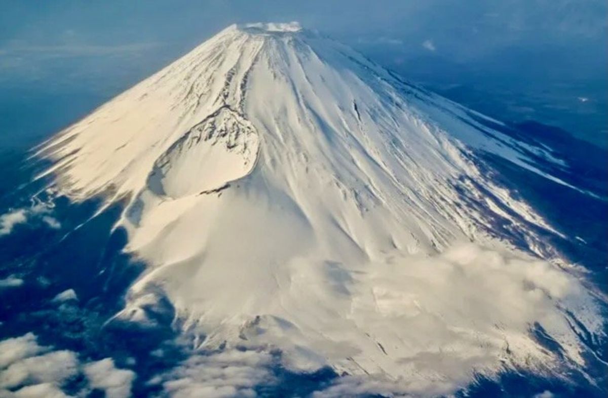 Still no snow on Japan's Mount Fuji, breaking record