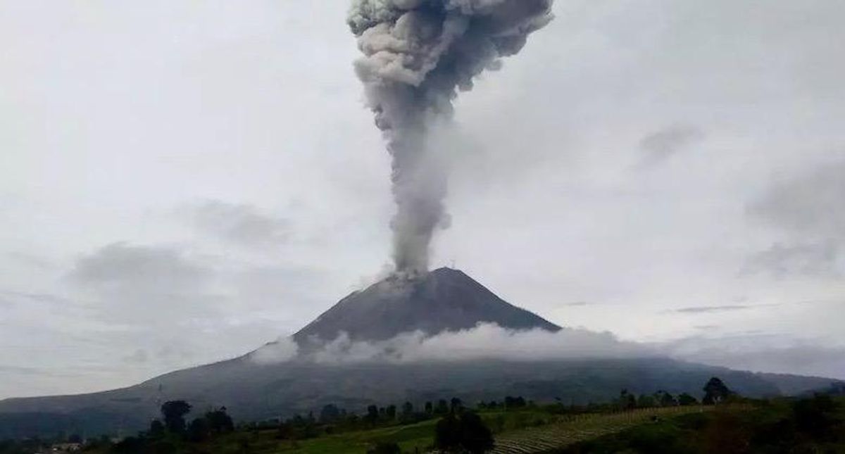 Indonesia's Sinabung volcano erupts