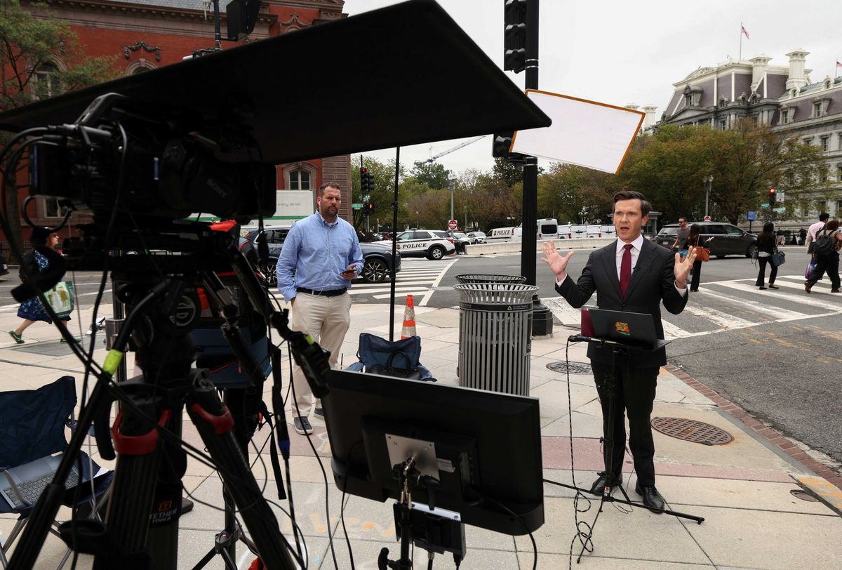 White House defies court ruling by shutting out news agencies after being ordered not to