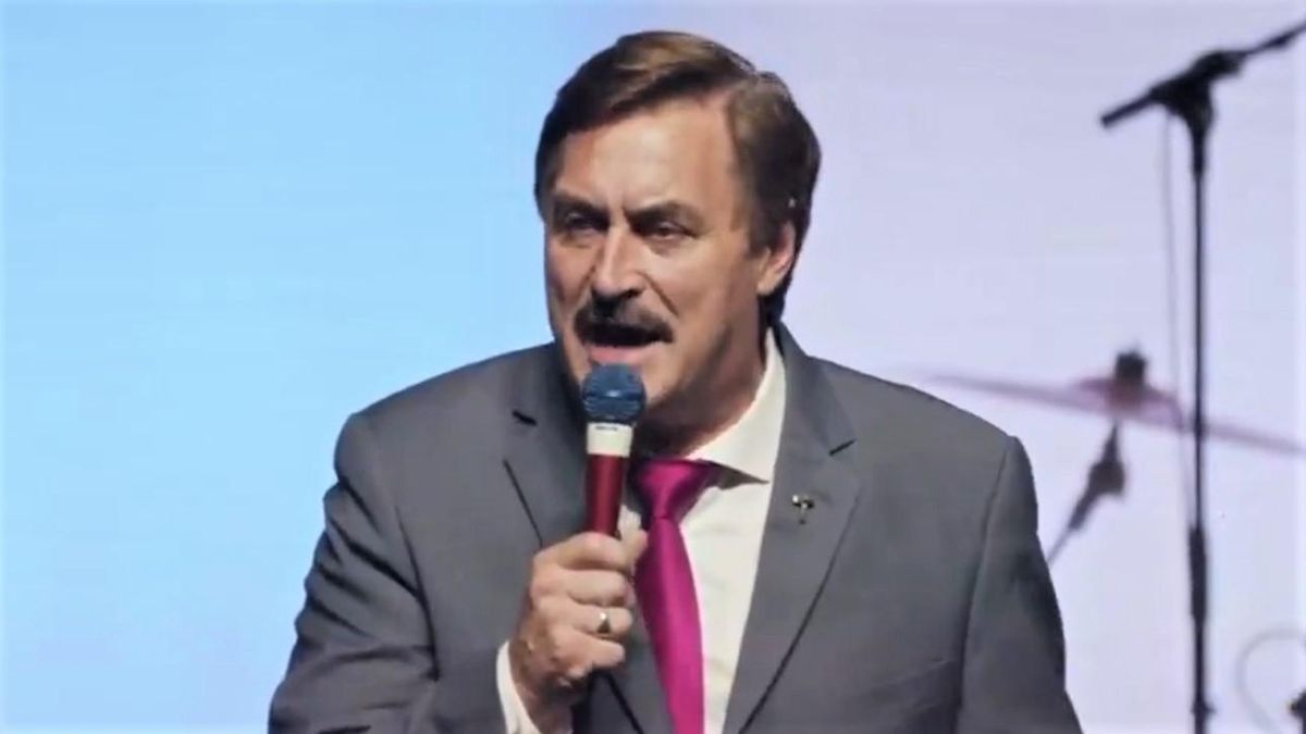 WATCH: Trump supporters erupt in cheers as Mike Lindell vows that Supreme Court will hear his case