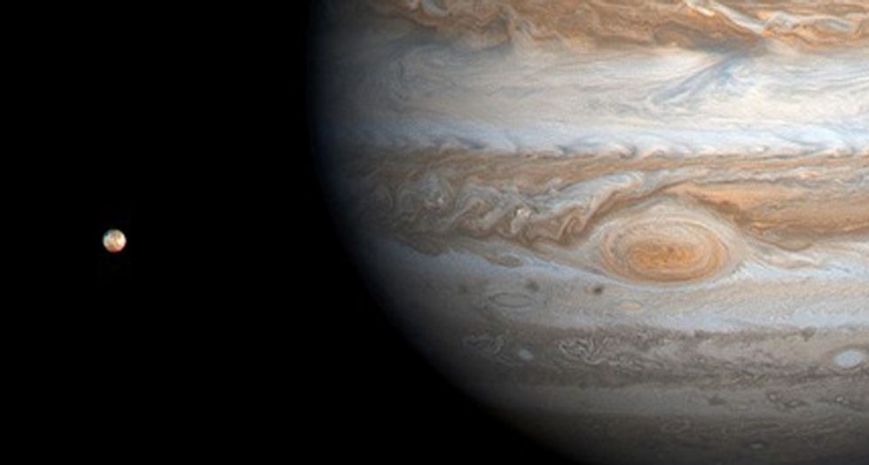 Jupiter and Venus will align almost completely on Monday night