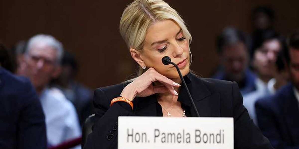 Judge's 'extraordinary' order set to end Comey case — or 'destroy' Pam Bondi : expert