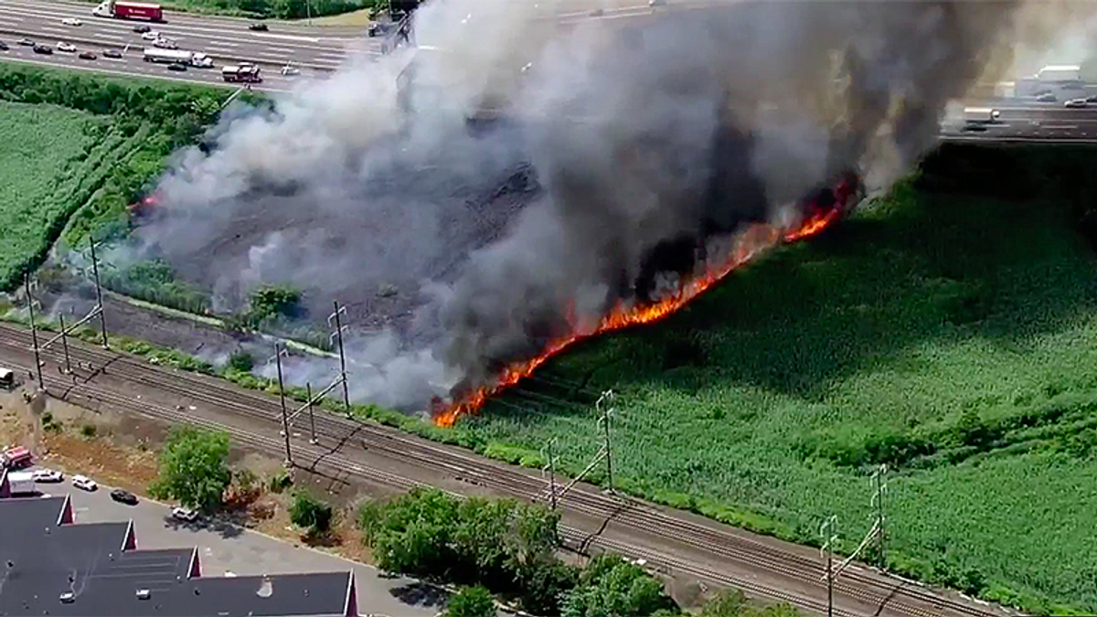 Massive fire causes chaos in N.J. as smoke billows over Manhattan