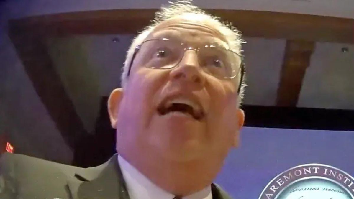 New video of pro-Trump lawyer is 'completely damning': legal expert