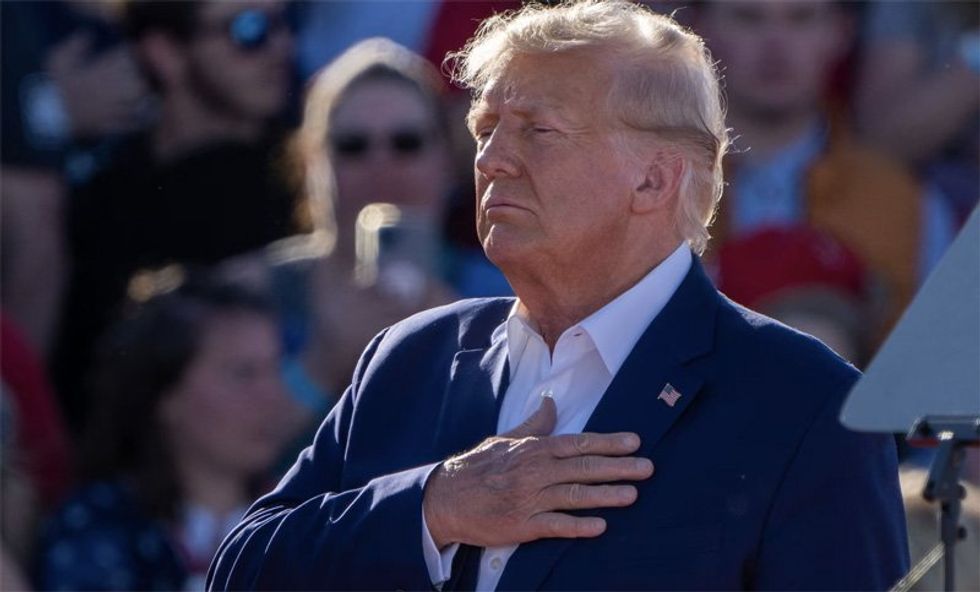 'Looks pretty weak': Internet erupts after 'Trump is a loser' chant at Nikki Haley rally
