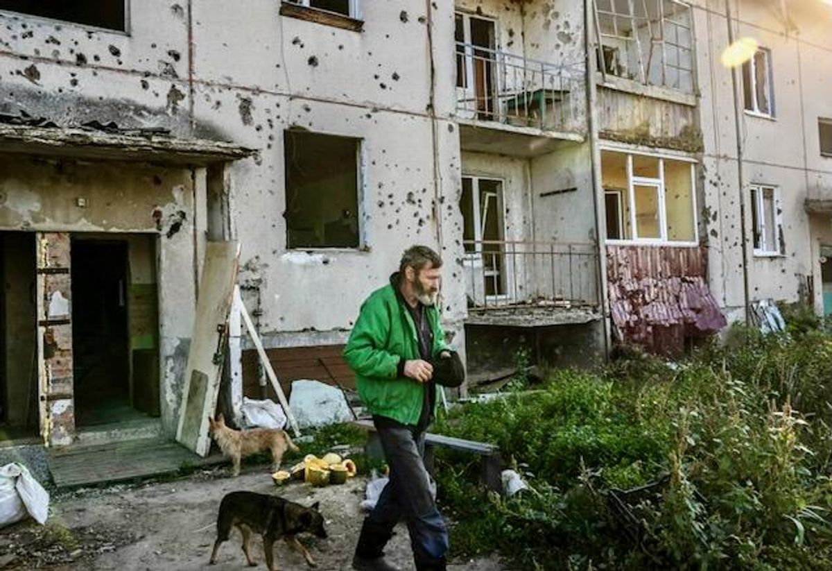 'Explosions everywhere' as Ukraine forces recapture village