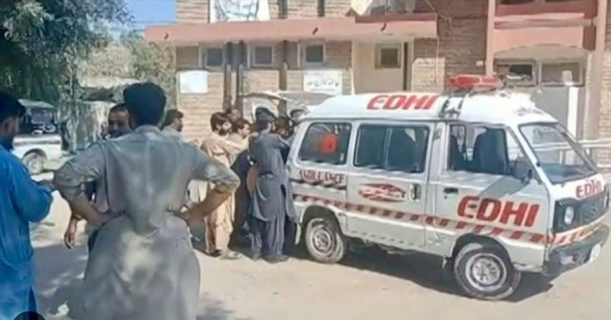 Pakistan suicide bomber kills nine police officers