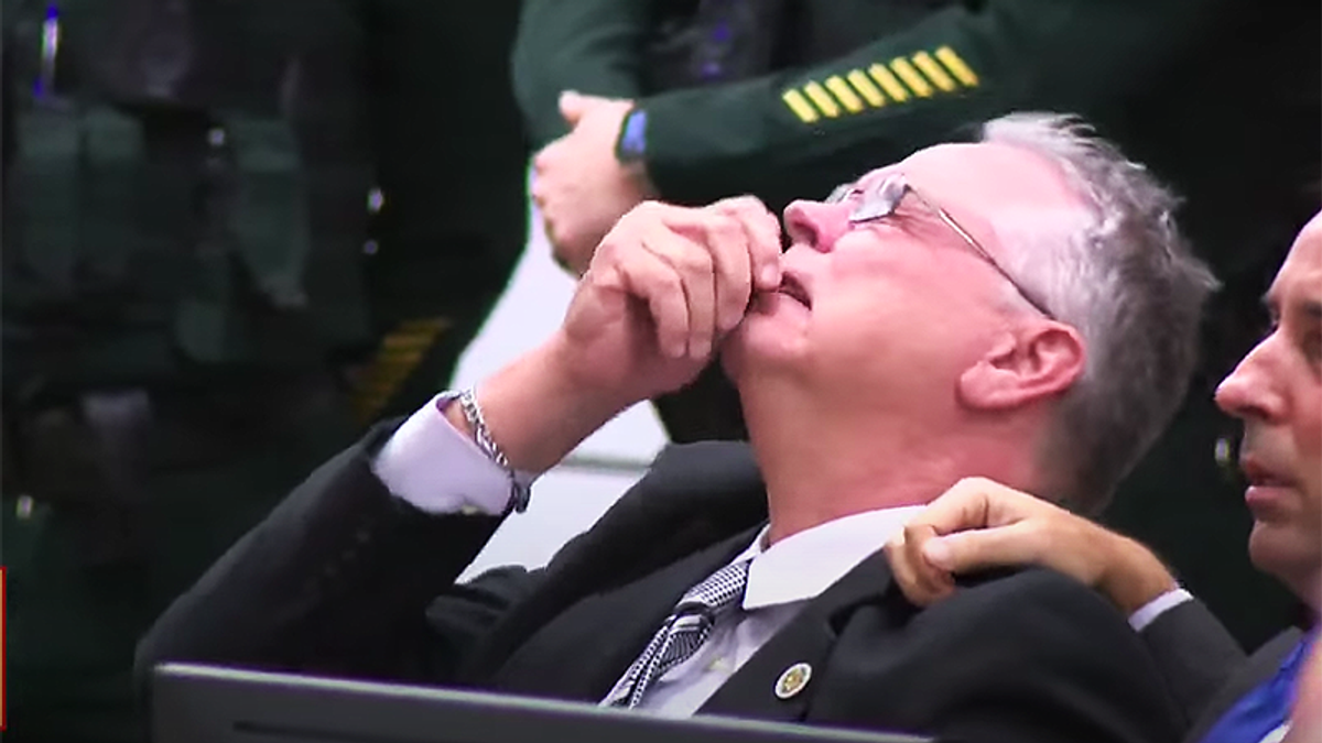 Parkland school security officer Scot Peterson weeps as he's declared not guilty