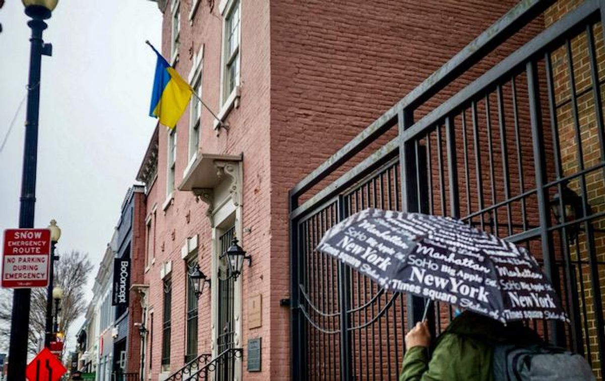 Two men carrying firearms near US Ukrainian Embassy say trying to join war