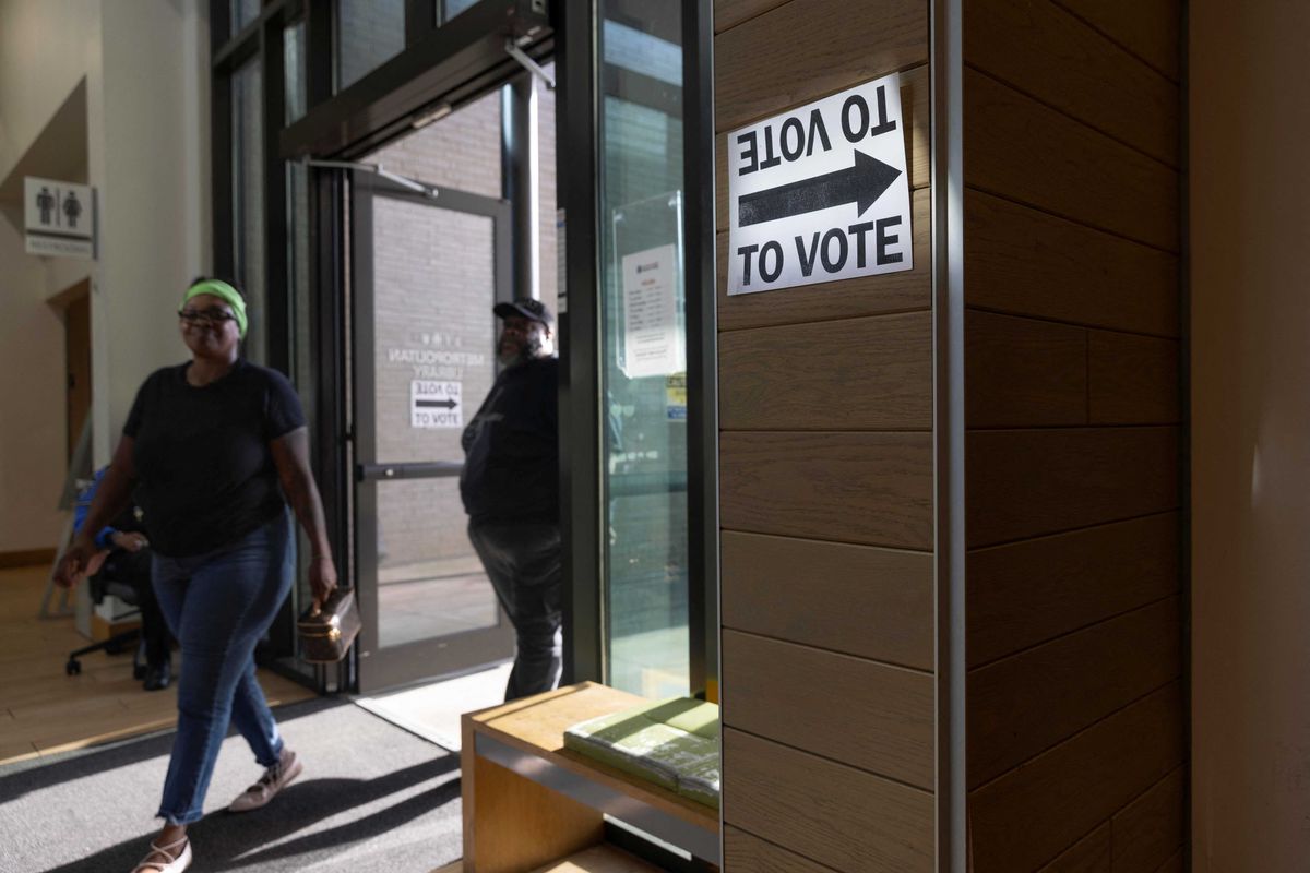 Judge blocks battleground state from restricting poll watchers during election: report