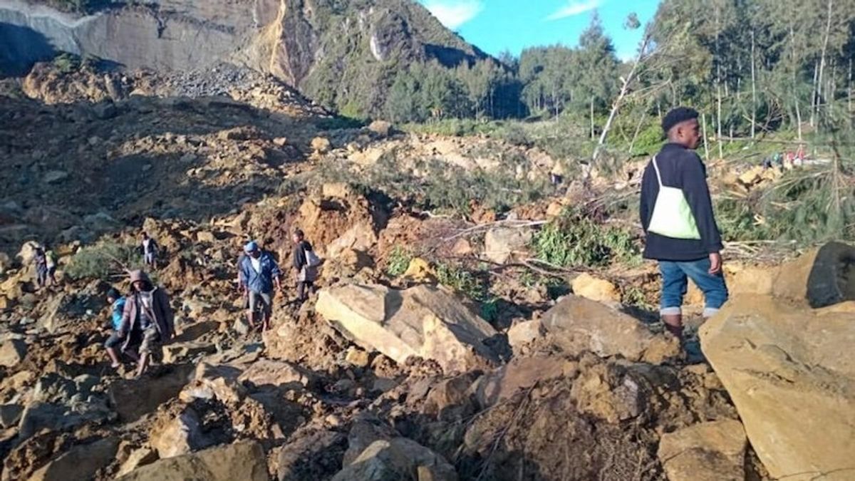 Massive landslide hits Papua New Guinea, many feared dead