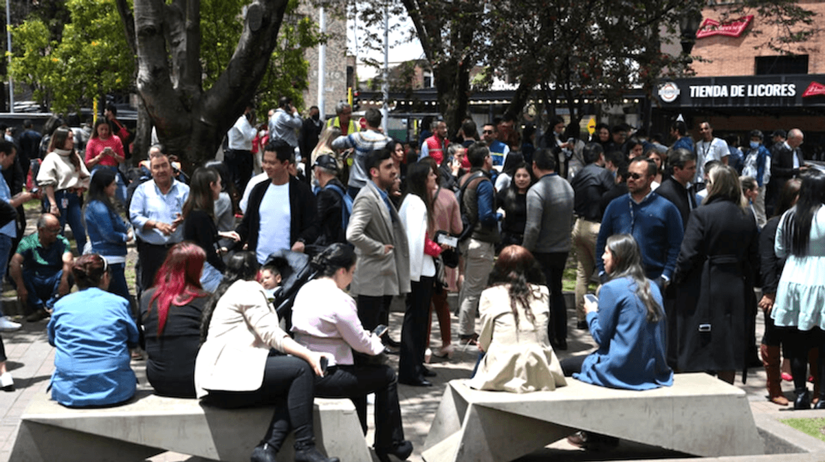 Strong quake rattles Colombian capital