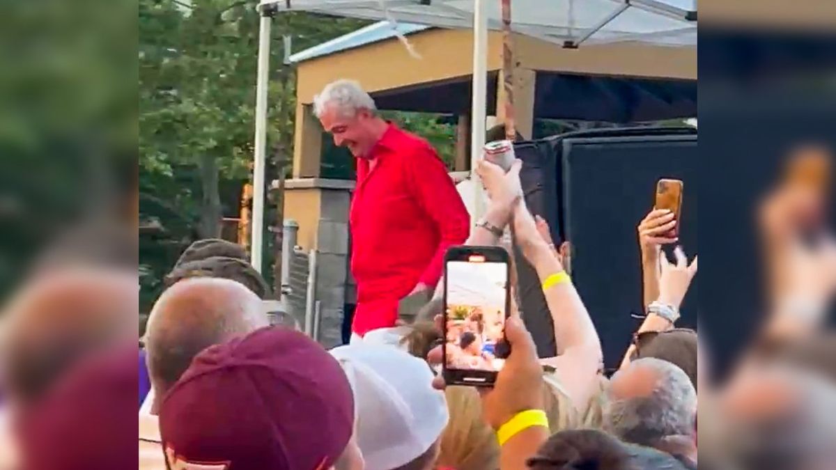 'Don't do that': Governor is booed off-stage in New Jersey