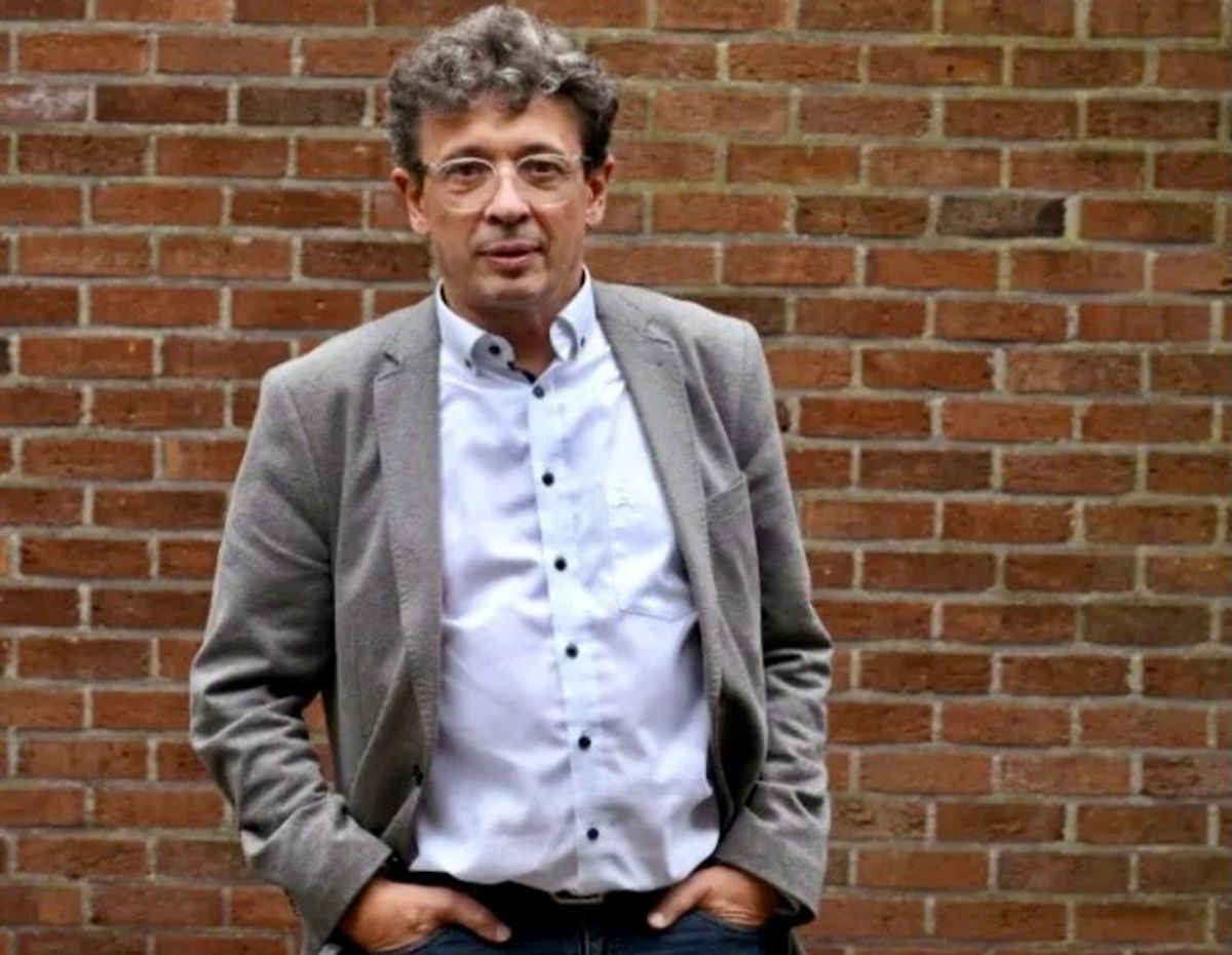 Belgian pathologist and literary star gives 'voice to the dead'