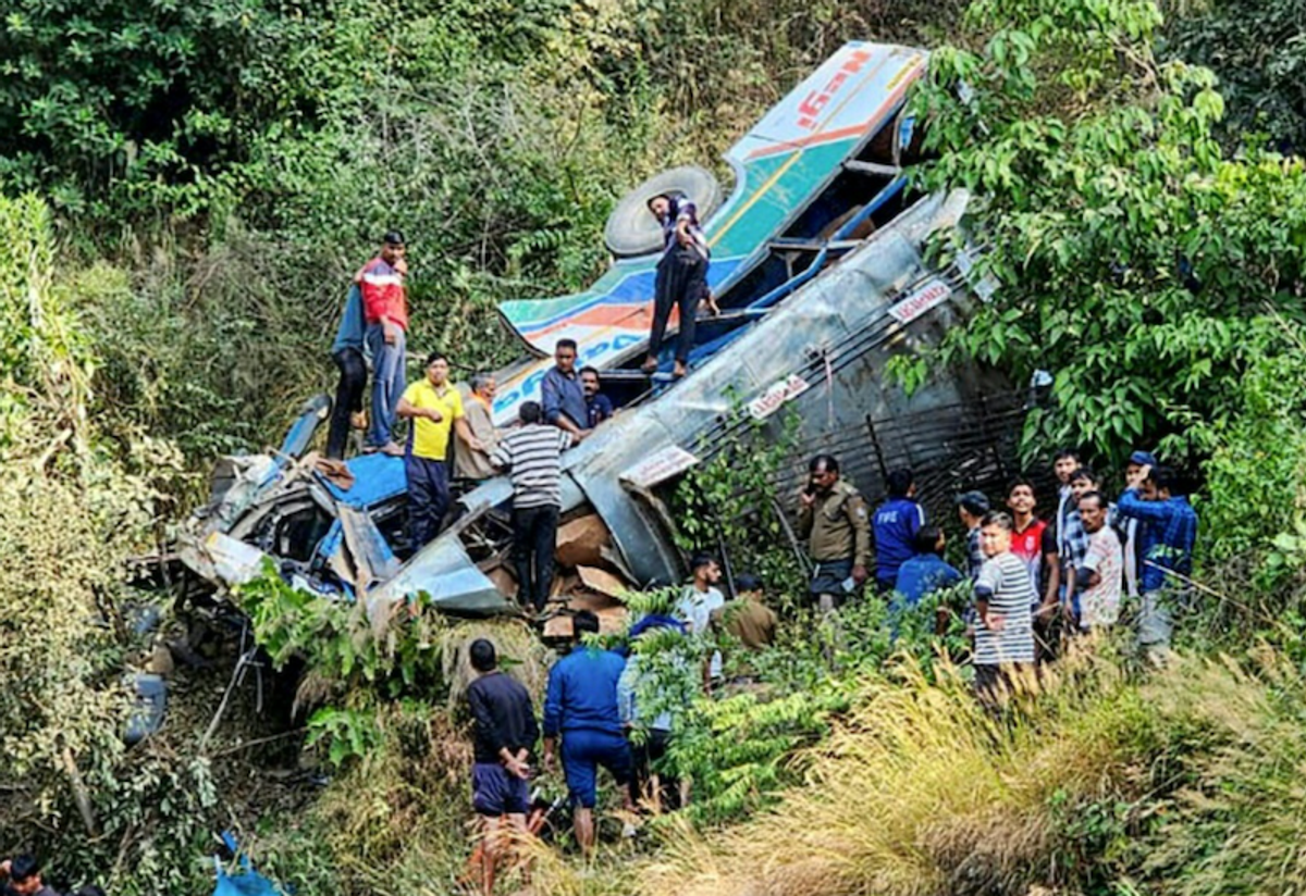 36 dead in bus crash in Indian Himalayas