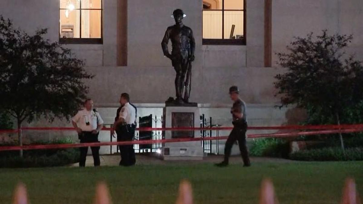 Man shot dead by 3 people at Ohio Statehouse: report