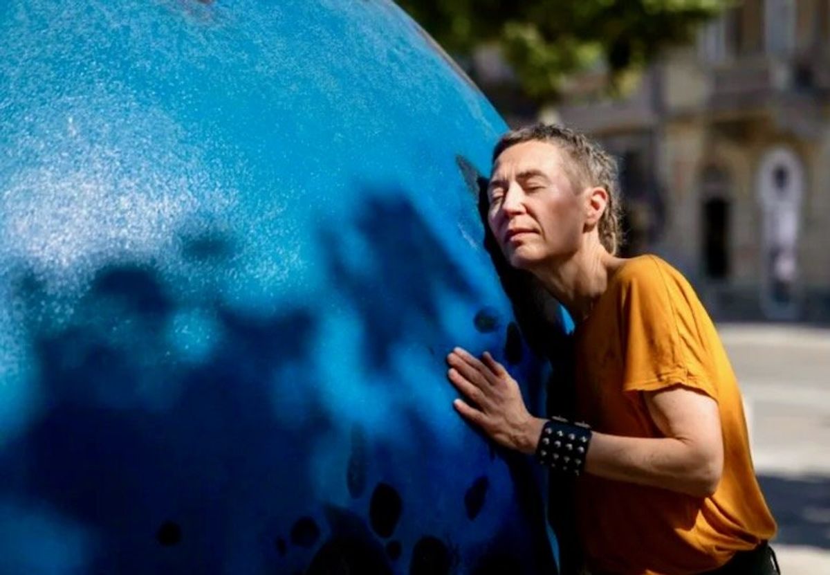 Massive 'chirping' egg sculpture hatches in Warsaw